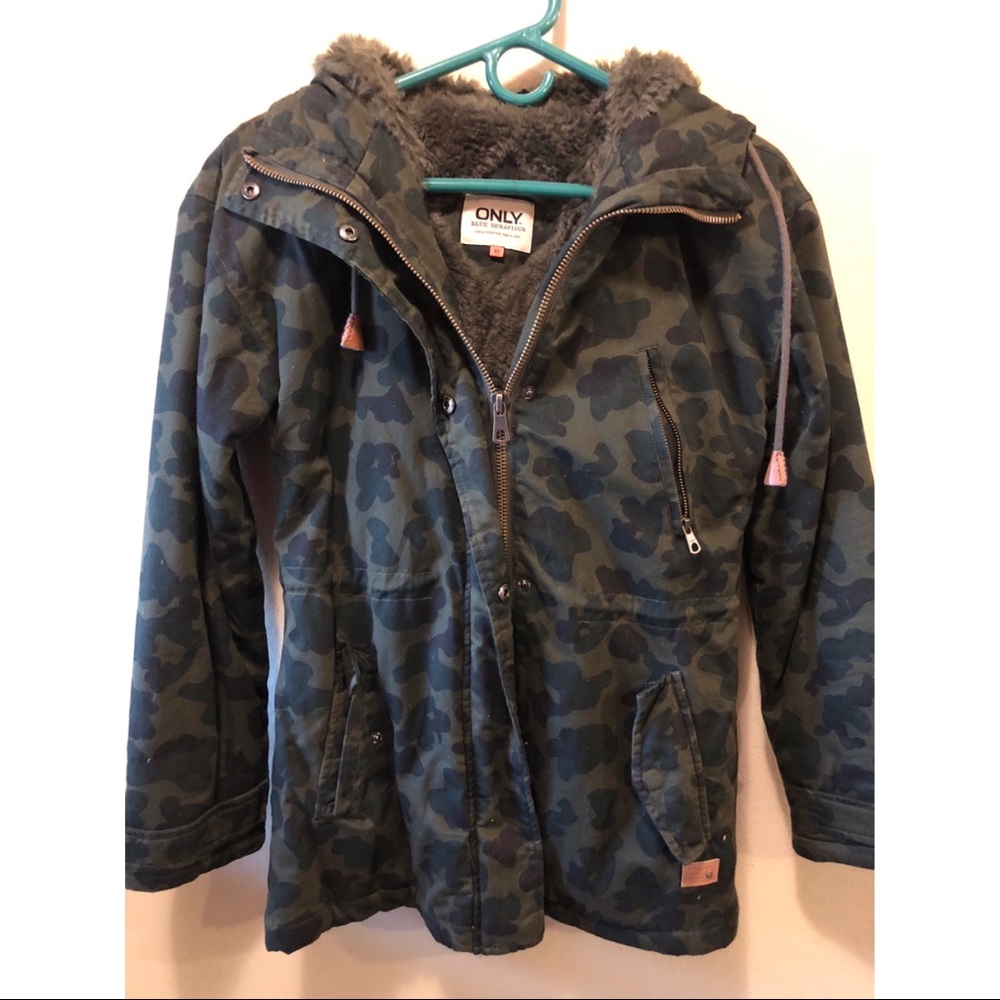 ONLY Fiona camo print parka size XS